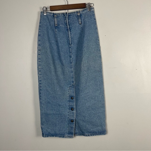 Vintage 90s no boundaries denim skirt with back button detailing size 7 - Picture 3 of 9